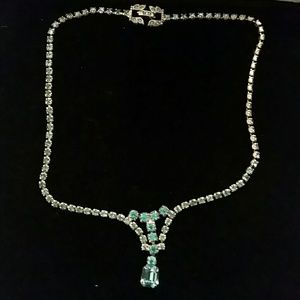 VINTAGE NECKLACE 1940'S. MINT CONDITION